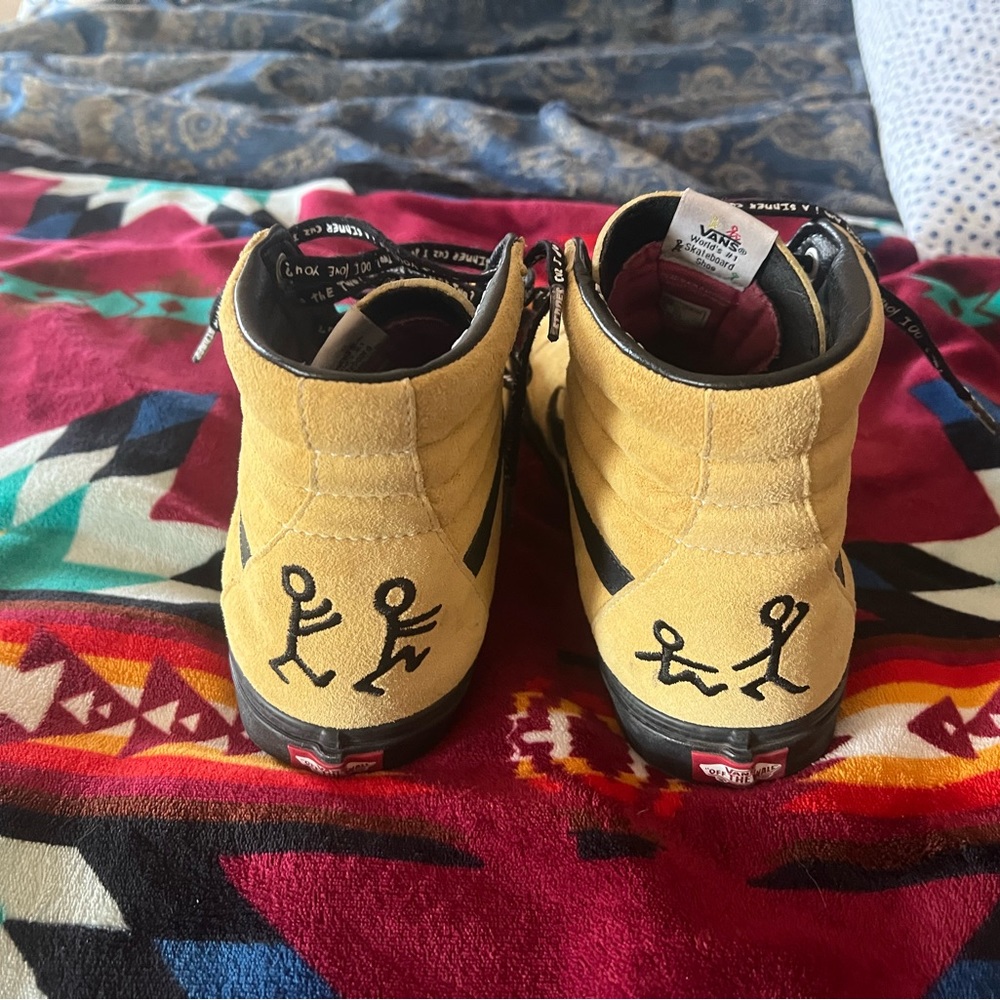 Tribe edition Vans super rare. Rock and roll hall of fame.